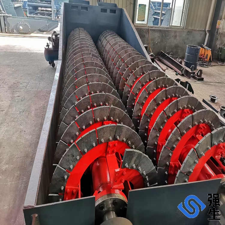 15KW絞龍雙螺旋式洗砂機(jī)是山東濱州強(qiáng)生重工(咨詢13793898555)主打品牌產(chǎn)品,其是生產(chǎn)銷售于一體的科技型水輪式洗砂機(jī)企業(yè),廠家直銷價(jià)格優(yōu)惠一件可發(fā)貨,誠信廠家,歡迎新老客戶到廠實(shí)地參觀